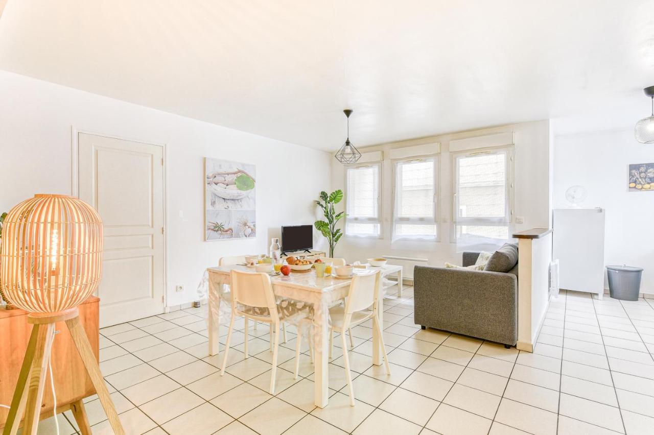 Appart'Hotel Versailles Saint Cyr L'Ecole - Gare Sncf A 100M Et Parking Prive ภายนอก รูปภาพ