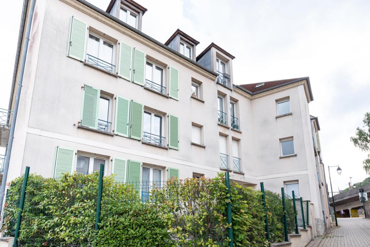 Appart'Hotel Versailles Saint Cyr L'Ecole - Gare Sncf A 100M Et Parking Prive ภายนอก รูปภาพ
