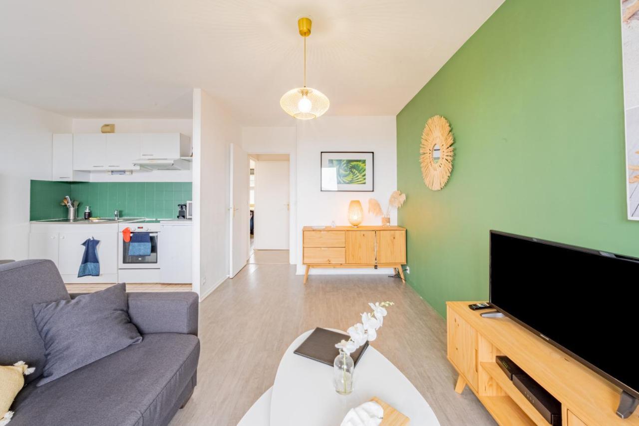 Appart'Hotel Versailles Saint Cyr L'Ecole - Gare Sncf A 100M Et Parking Prive ภายนอก รูปภาพ