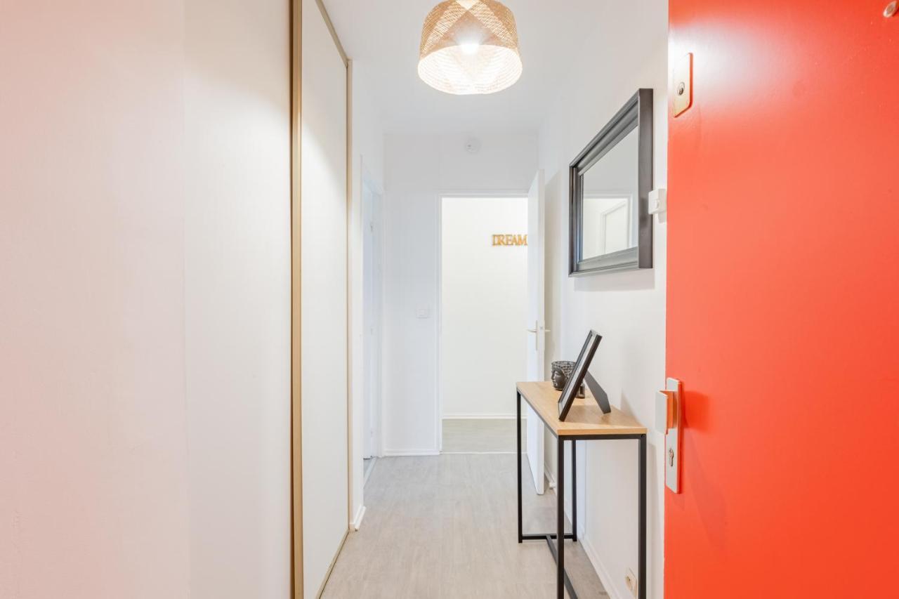 Appart'Hotel Versailles Saint Cyr L'Ecole - Gare Sncf A 100M Et Parking Prive ภายนอก รูปภาพ